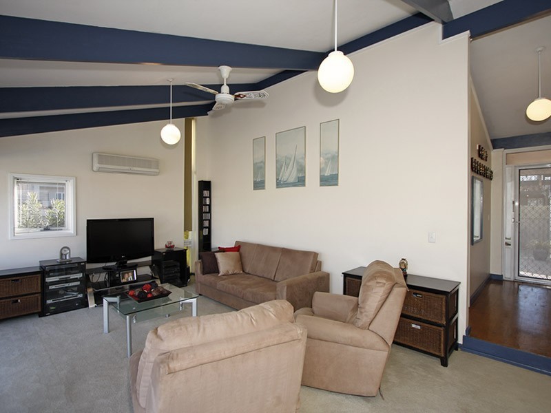 4 Illawarra Court, West Lakes Shore SA 5020